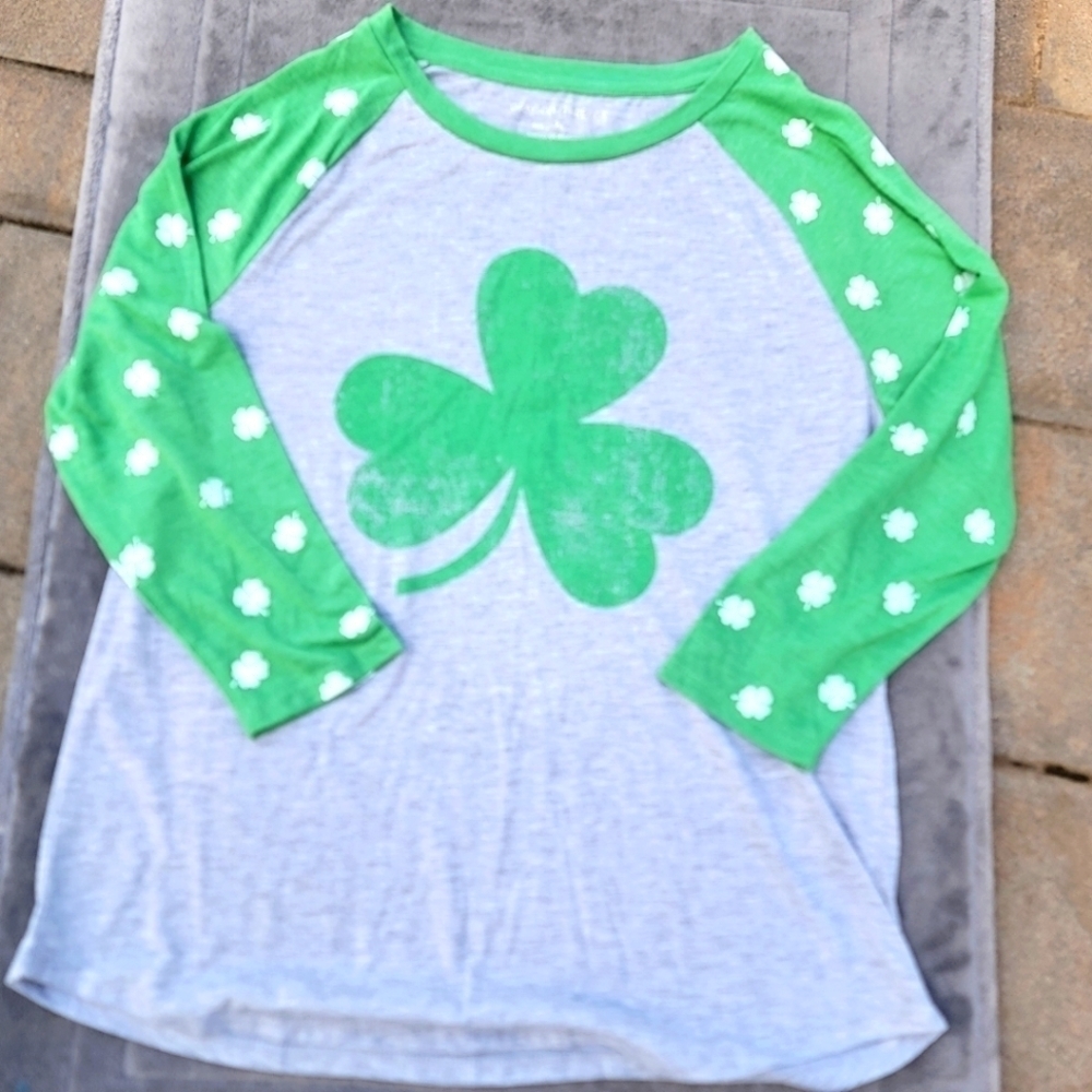 2/$20 Grayson Thread Shamrock Shirt XL